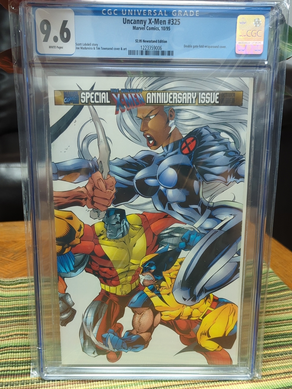 DC Comics Storm Action Cover - White, Blue, Yellow